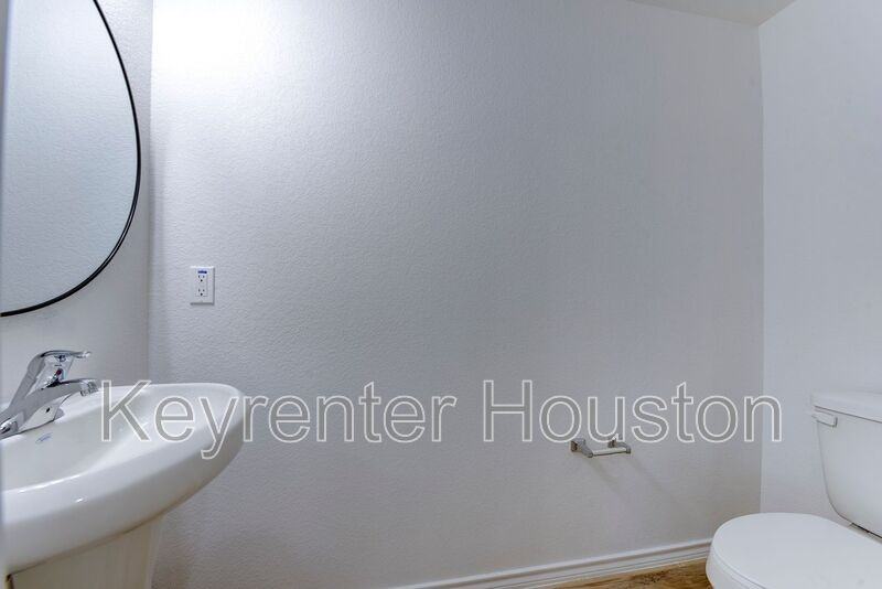 8203 Woodlyn Rd #F - Photo 4 of 50