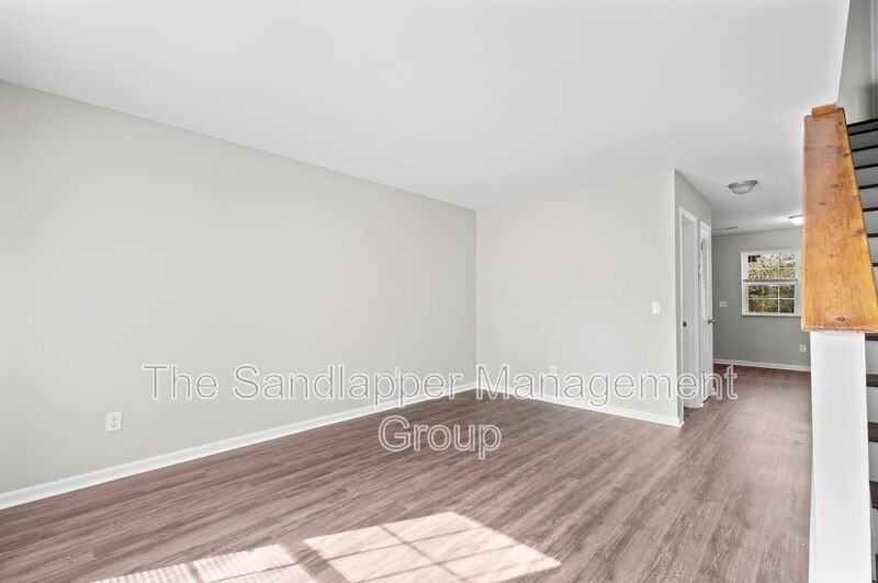 28 Crosscreek Dr #D - Photo 3 of 14