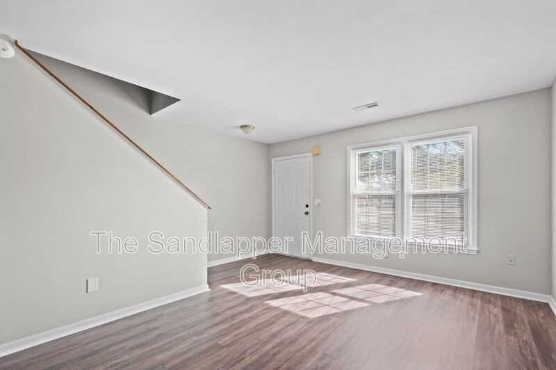 28 Crosscreek Dr #D - Photo 4 of 14