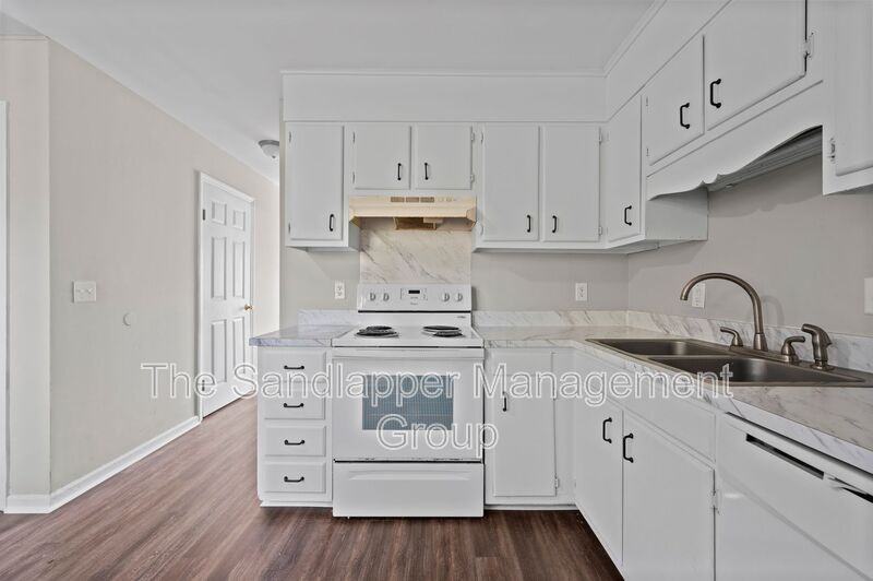 28 Crosscreek Dr #D - Photo 6 of 14