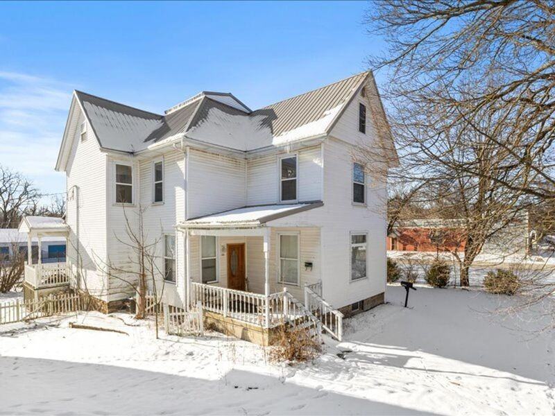 520 1/2 W Bucyrus St - Photo 2 of 25