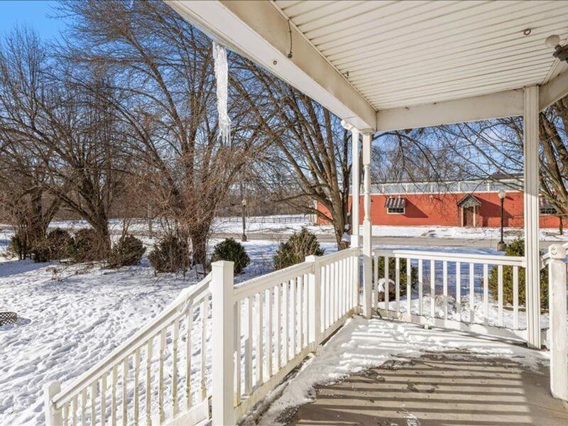 520 1/2 W Bucyrus St - Photo 4 of 25