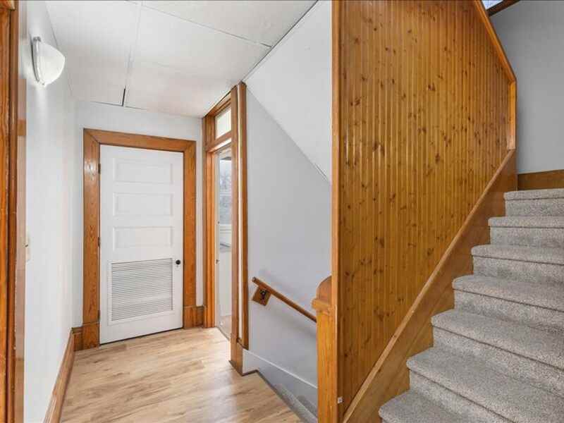 520 1/2 W Bucyrus St - Photo 6 of 25