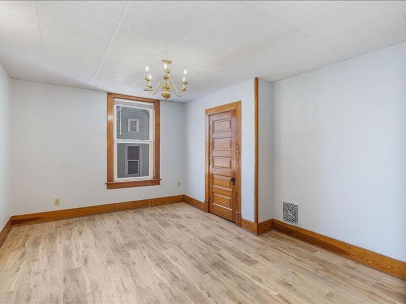 520 1/2 W Bucyrus St - Photo 7 of 25