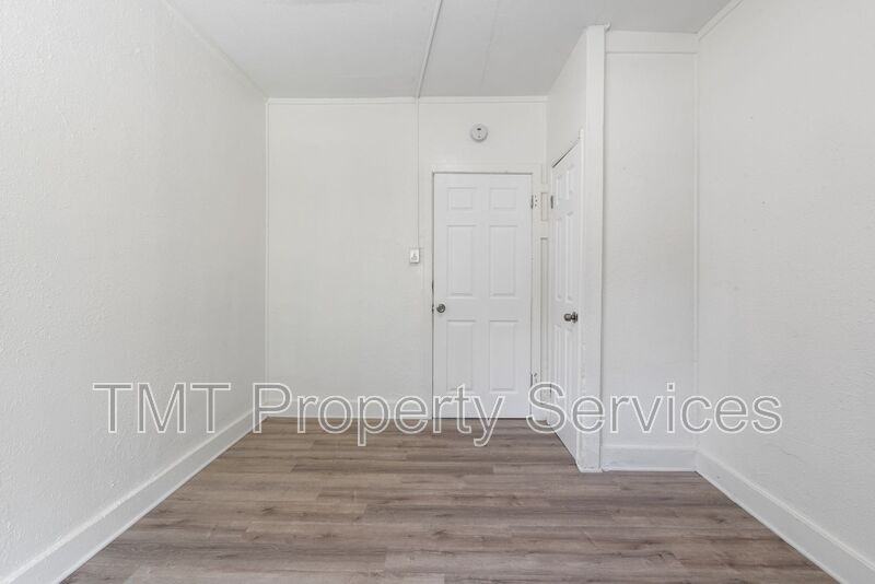 1647 E 6th St - Photo 6 of 11