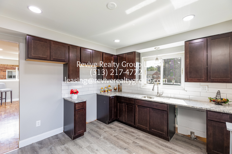 1131 Rahn St - Photo 5 of 22