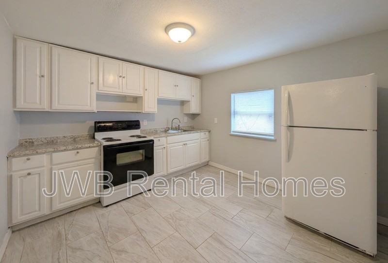 2018 Saint Clair St - Photo 4 of 16