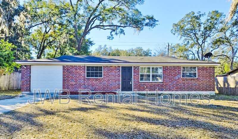 462 Blairmore Blvd W - Photo 2 of 15