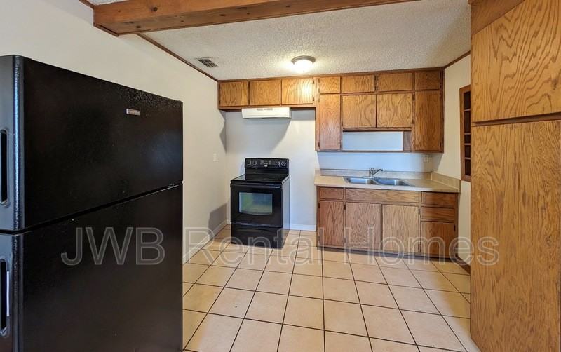 139 Jackson Rd - Photo 3 of 14