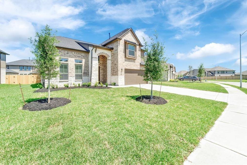 18906 Whistling Oaks Dr #18906 - Photo 2 of 36