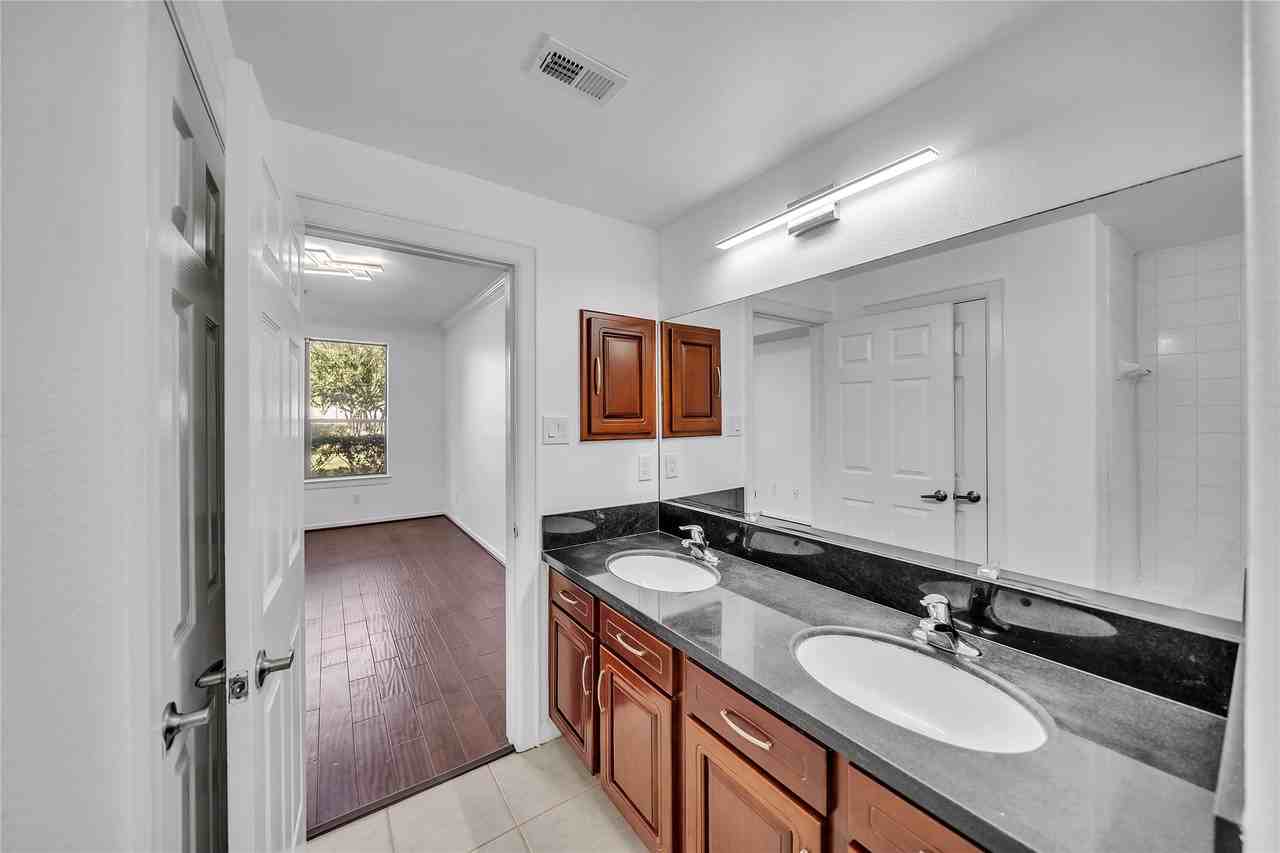 6633 W Sam Houston Pkwy S #66331G - Photo 5 of 27