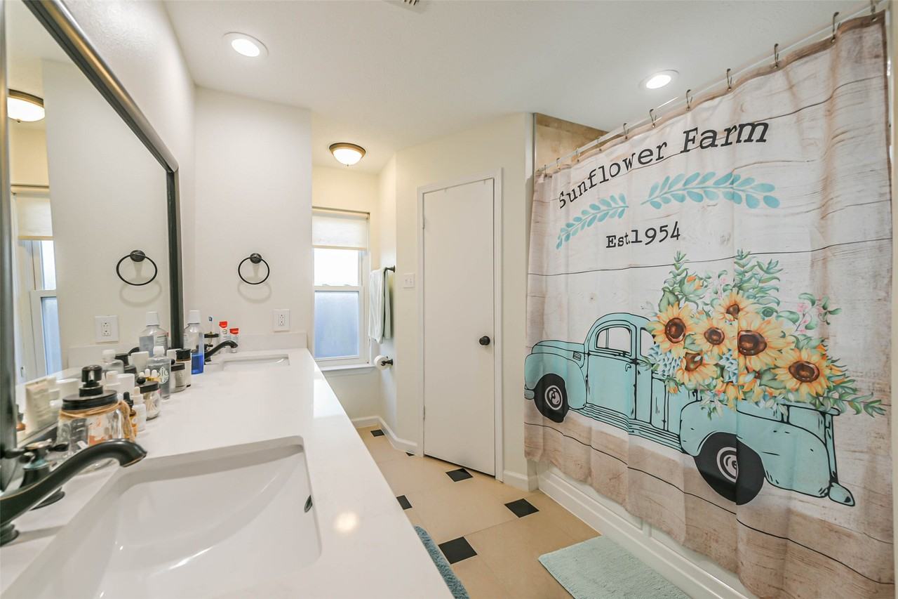 4030 Bentley Dr #4030 - Photo 4 of 33