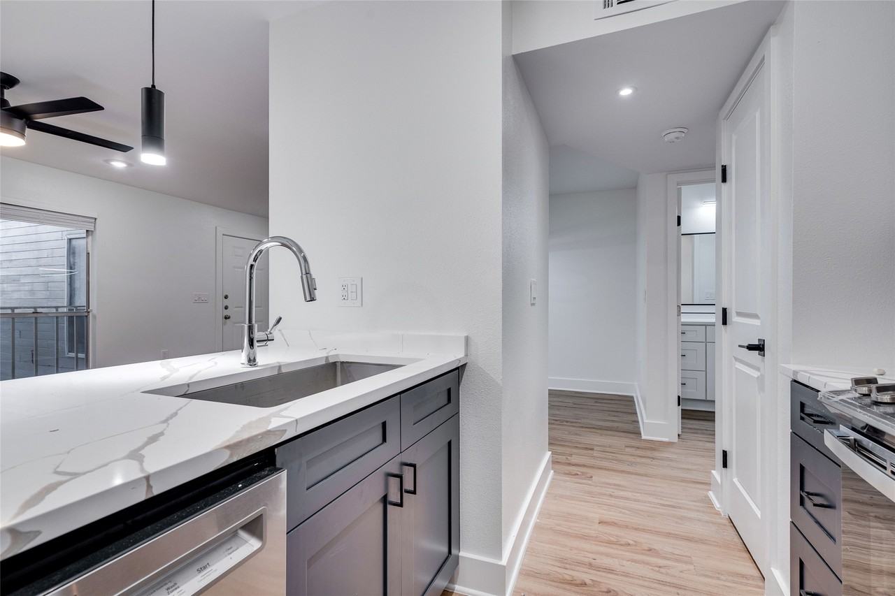 205 E 45th St #205-202 - Photo 2 of 29