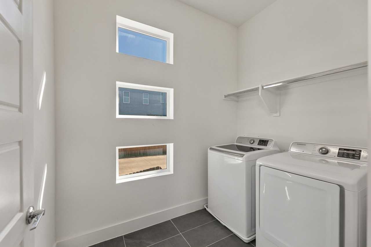 6101 Florencia Ln #6101 - Photo 7 of 38