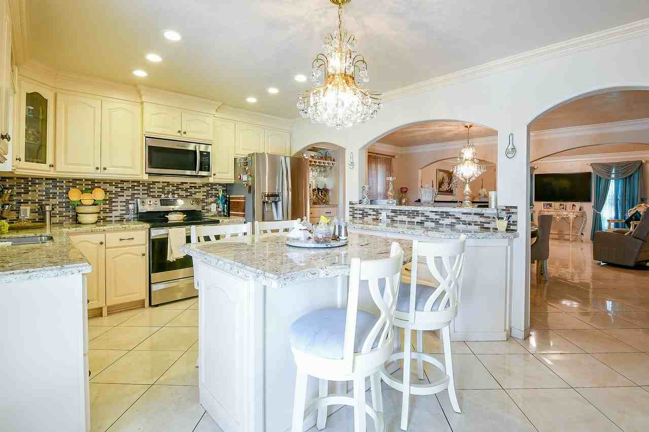 9411 Kingsvalley St #9411 - Photo 4 of 32