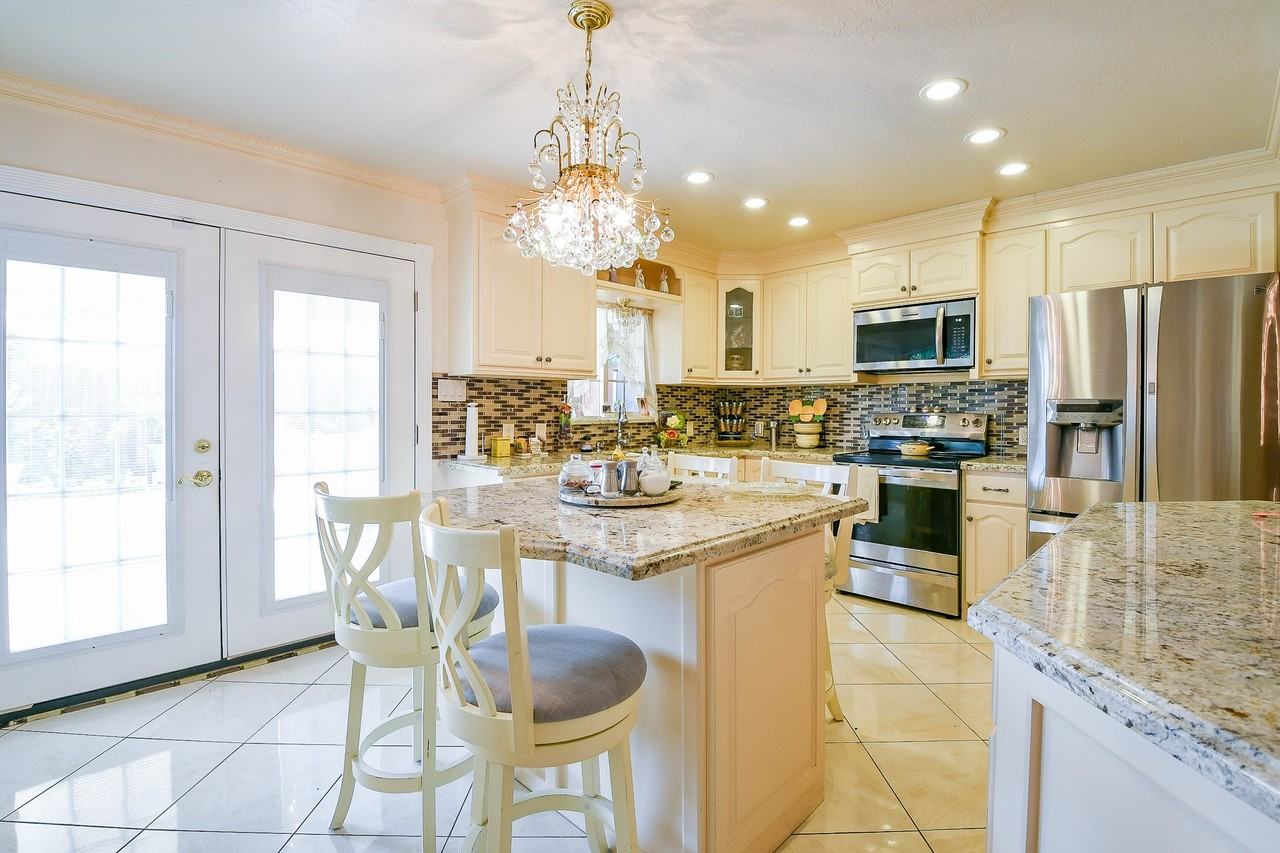 9411 Kingsvalley St #9411 - Photo 5 of 32