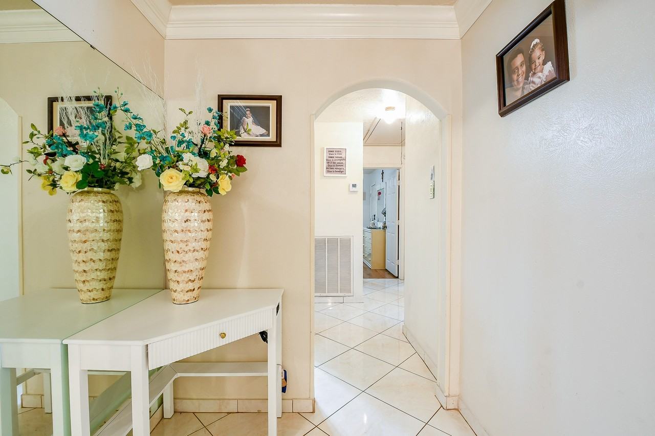 9411 Kingsvalley St #9411 - Photo 7 of 32