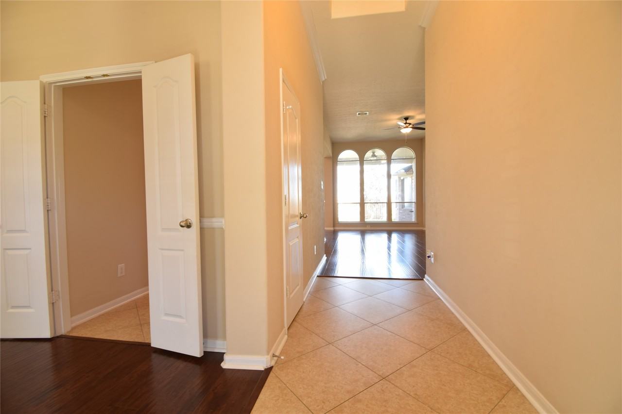 26818 Granite Valley Ln #26818 - Photo 5 of 22