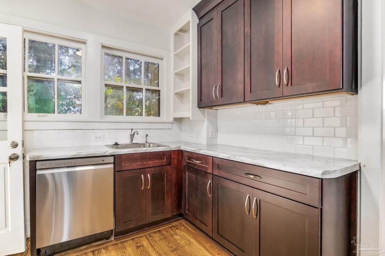 1515 E Lakeview Ave #1515D - Photo 2 of 40