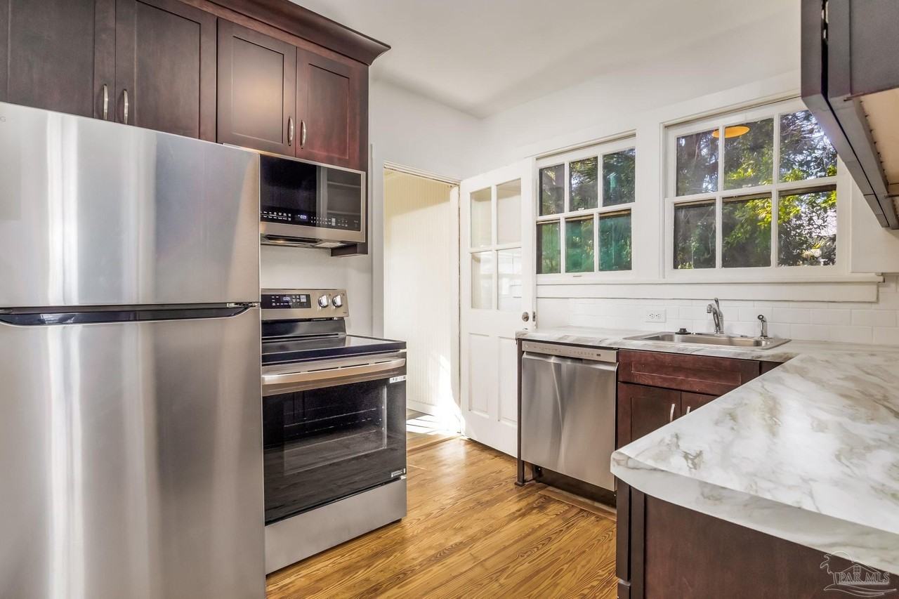 1515 E Lakeview Ave #1515D - Photo 3 of 40