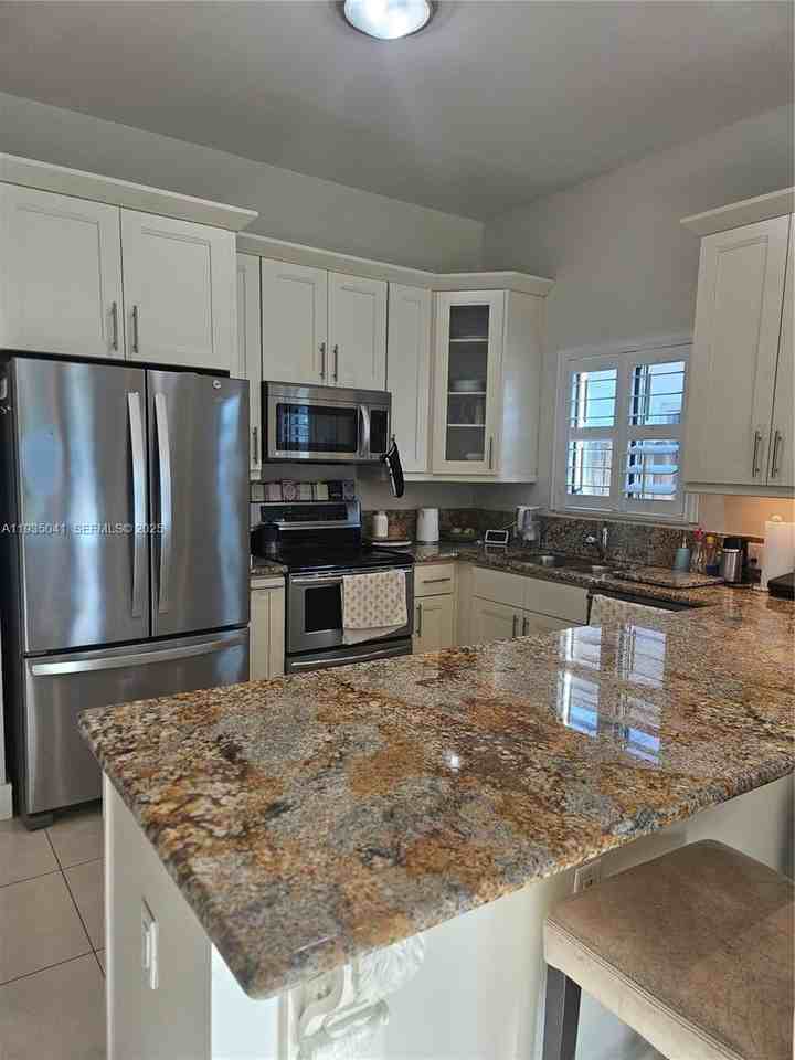 2030 Sw 60th Ave #2030-2030 - Photo 3 of 37