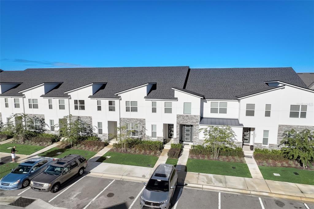 1842 Tropical Palms Cir #1842 - Photo 4 of 50