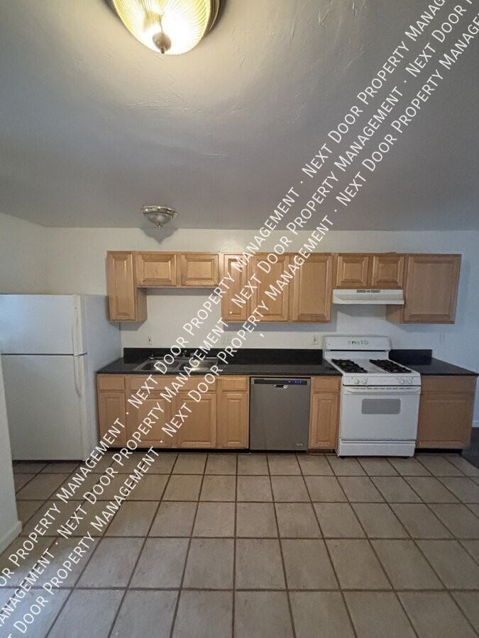 1112 Evelyn Ln #B - Photo 2 of 7