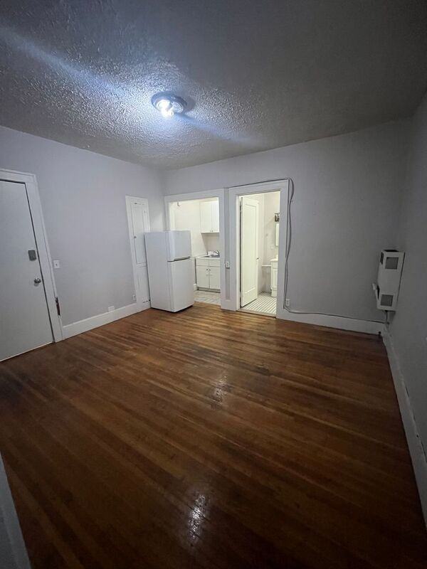 2005 Dewey Ave #5 - Photo 2 of 8