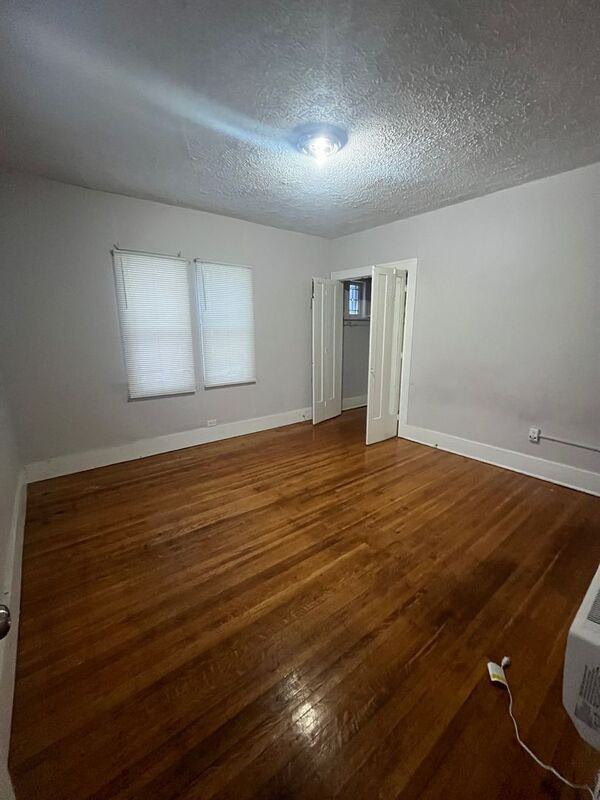 2005 Dewey Ave #5 - Photo 4 of 8