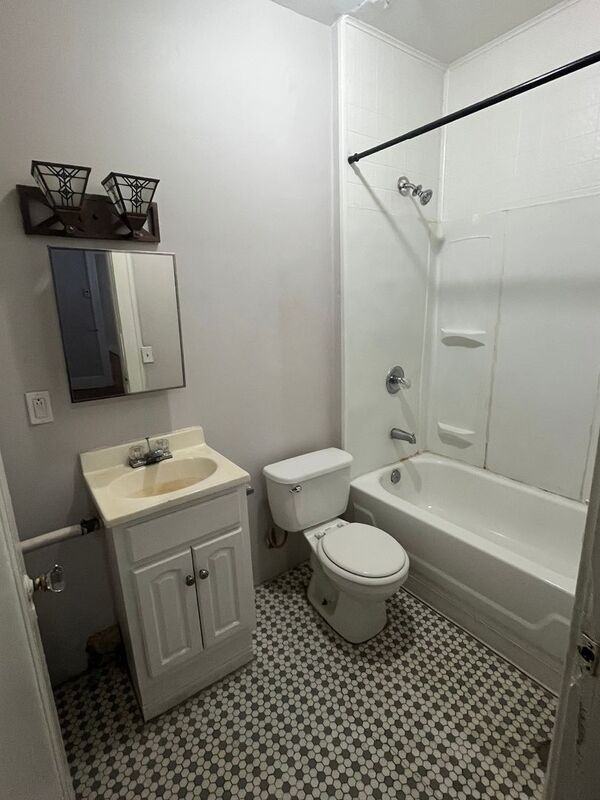 2005 Dewey Ave #5 - Photo 7 of 8