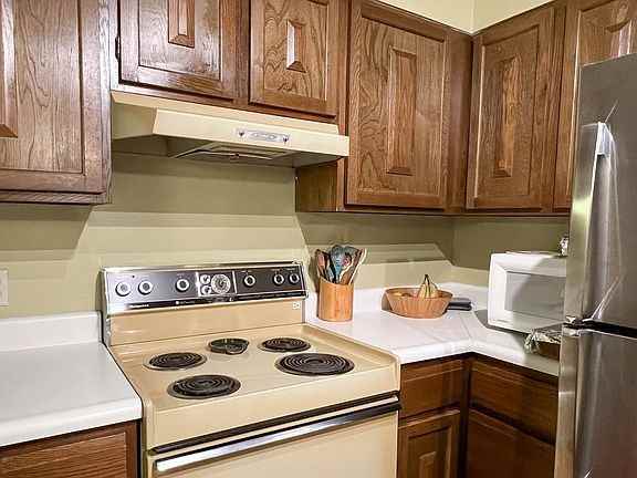 3055 Trinity Dr Apt 614 - Photo 6 of 35