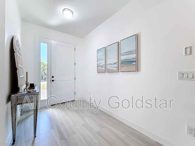 6049 Higgins Ln - Photo 3 of 21