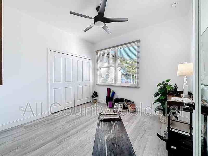 6049 Higgins Ln - Photo 4 of 21