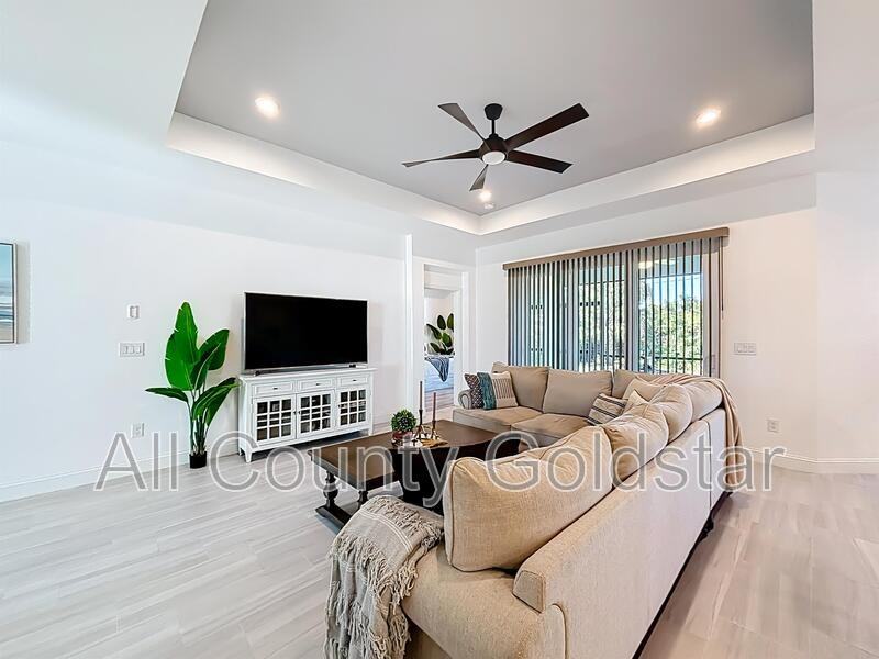 6049 Higgins Ln - Photo 5 of 21