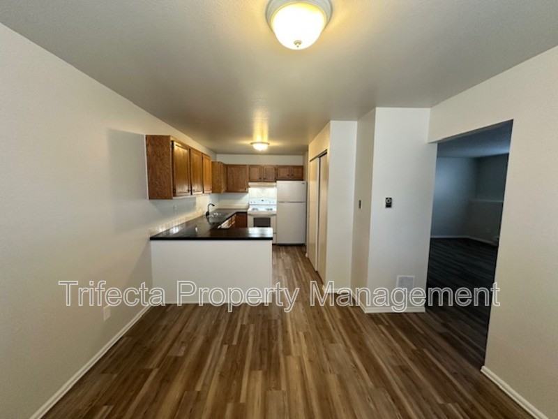 1644 E Pitkin St - Photo 5 of 13