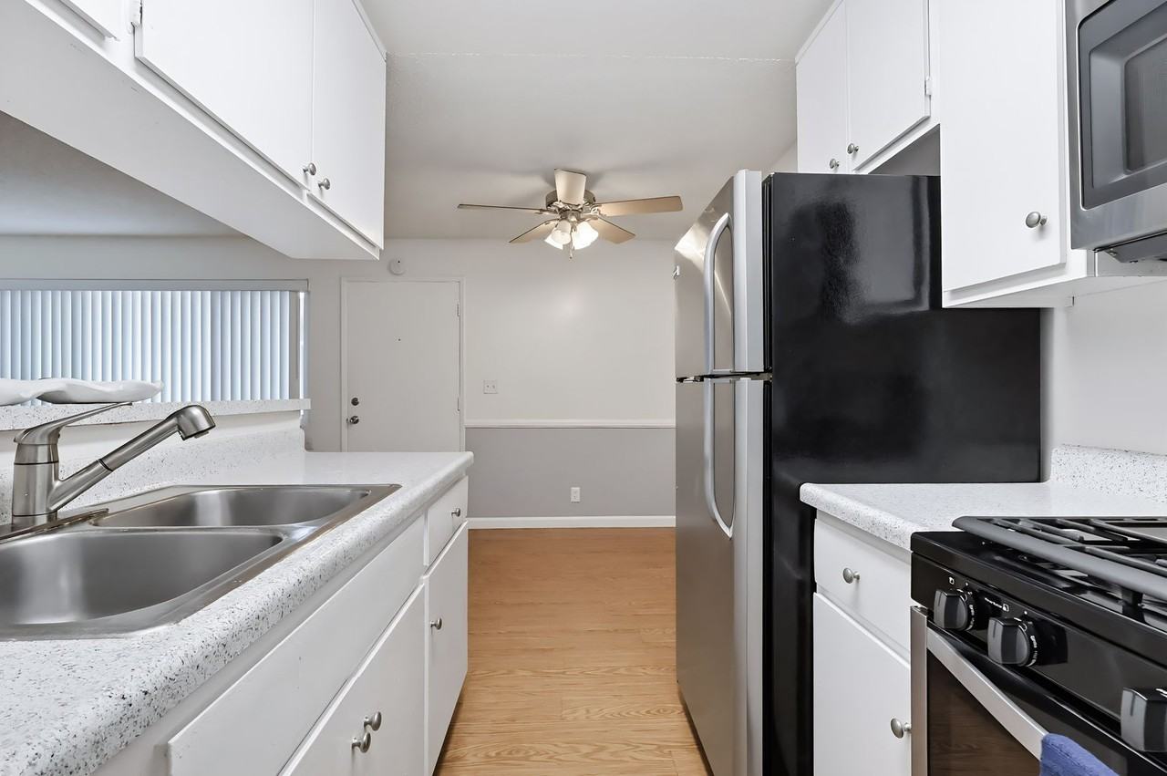 Palms Apartments - Photo 7 of 15