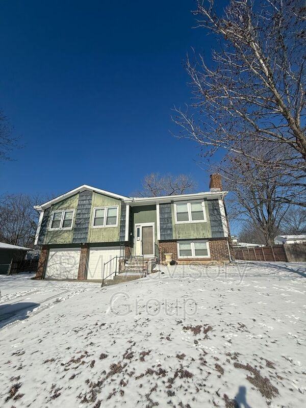 2724 Se Lakeshore Blvd - Photo 2 of 2