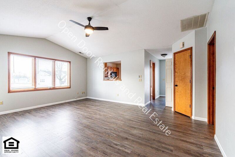 1420 Flagstone Dr - Photo 4 of 26