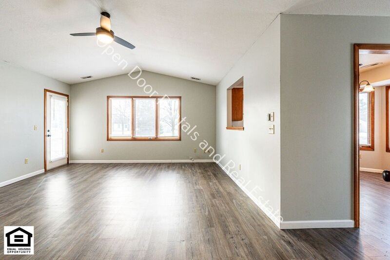 1420 Flagstone Dr - Photo 5 of 26