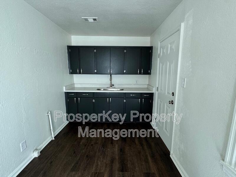 1480 Brewer Ave - Photo 5 of 13