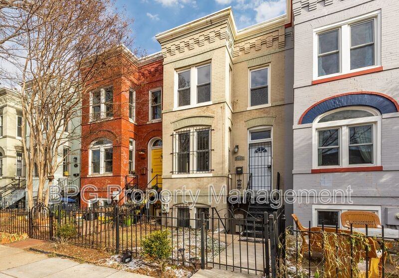 1033 5th St Ne #A - Photo 2 of 27