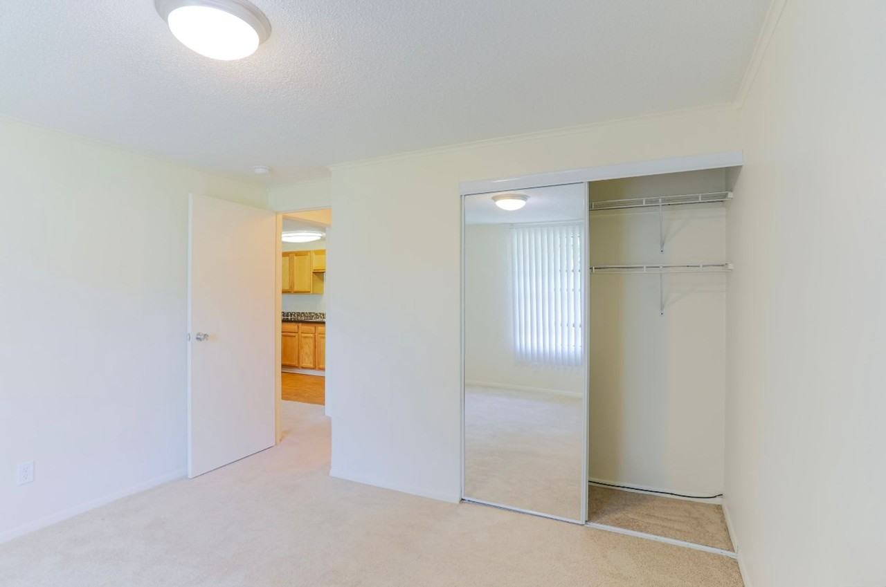 Fox Brook Townhomes - Photo 5 of 37