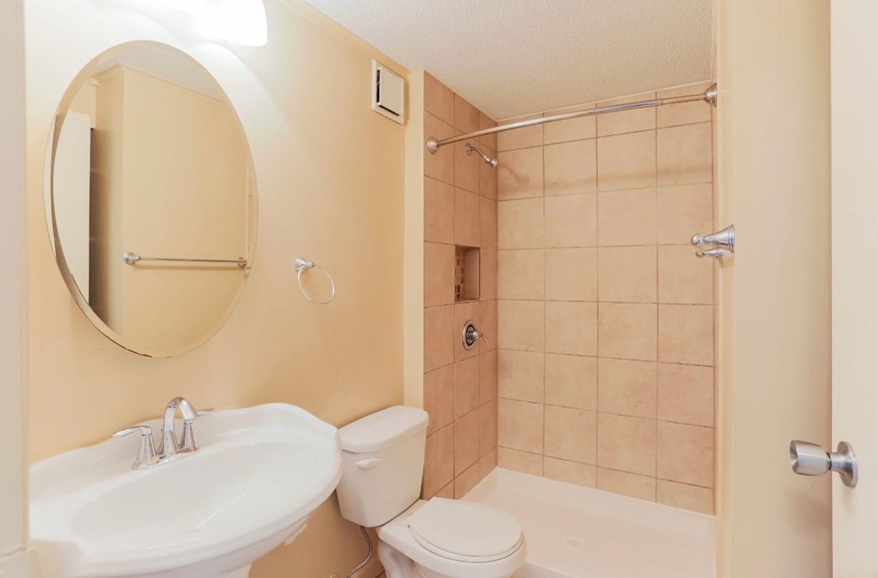 Fox Brook Townhomes - Photo 6 of 37