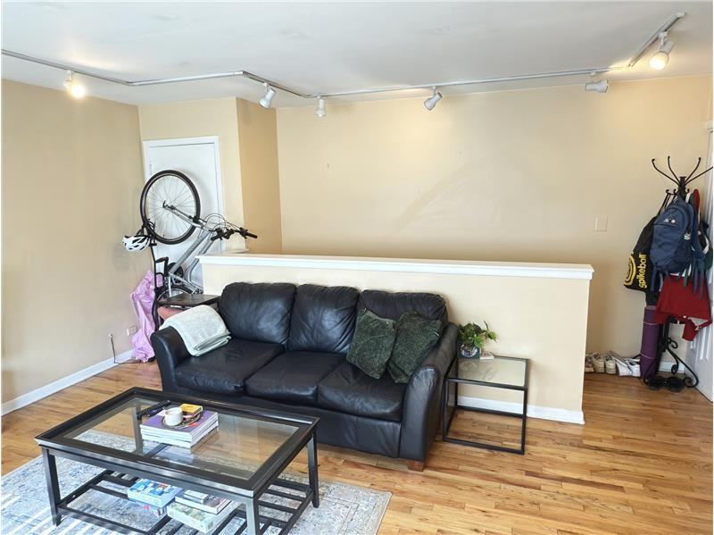 715 W Diversey Pkwy #2 - Photo 4 of 19