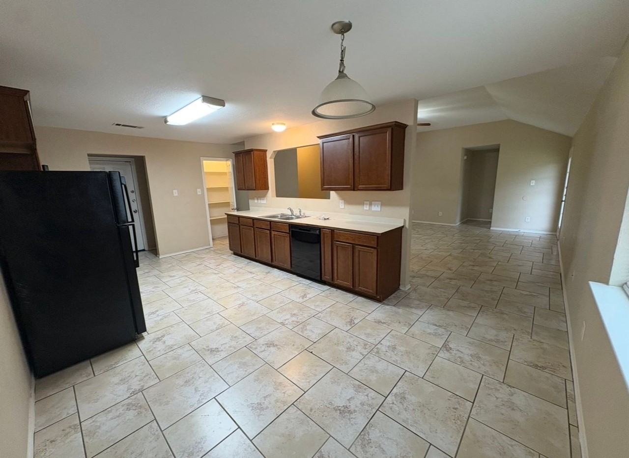 1307 Copper Crk - Photo 3 of 13