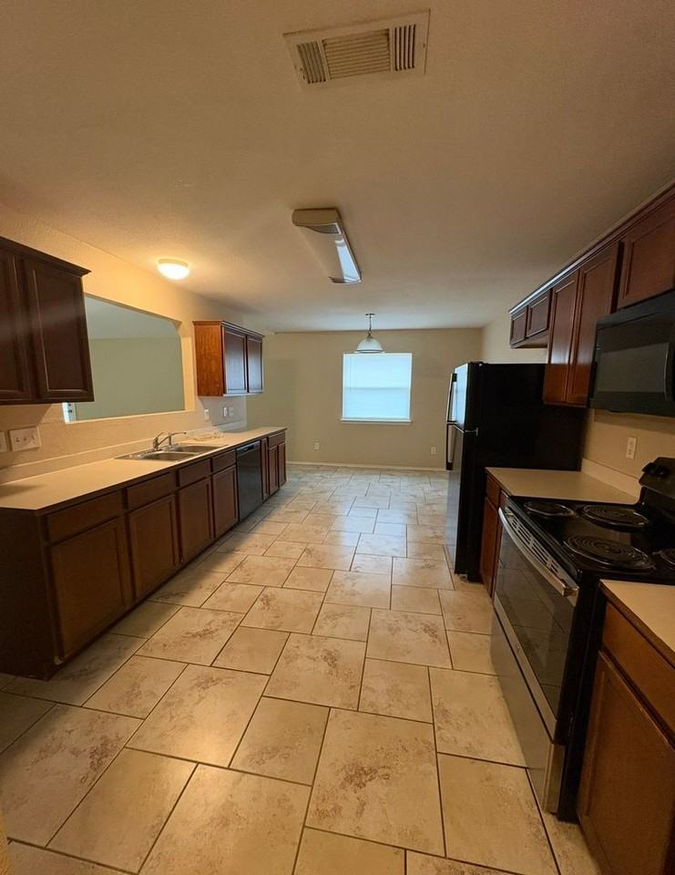 1307 Copper Crk - Photo 4 of 13