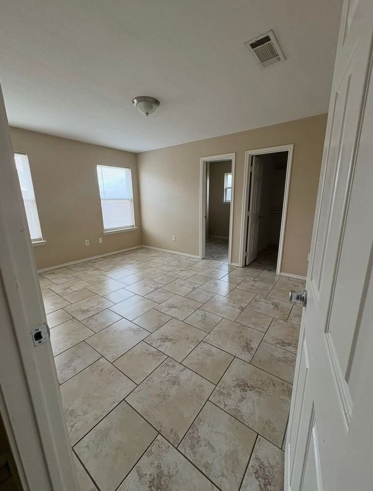 1307 Copper Crk - Photo 6 of 13