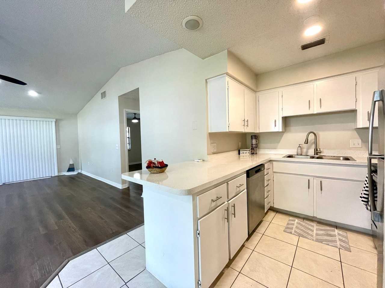 The Rhoads Apartments | 2 Bedroom Apartments in Leesburg, FL - Photo 4 of 44