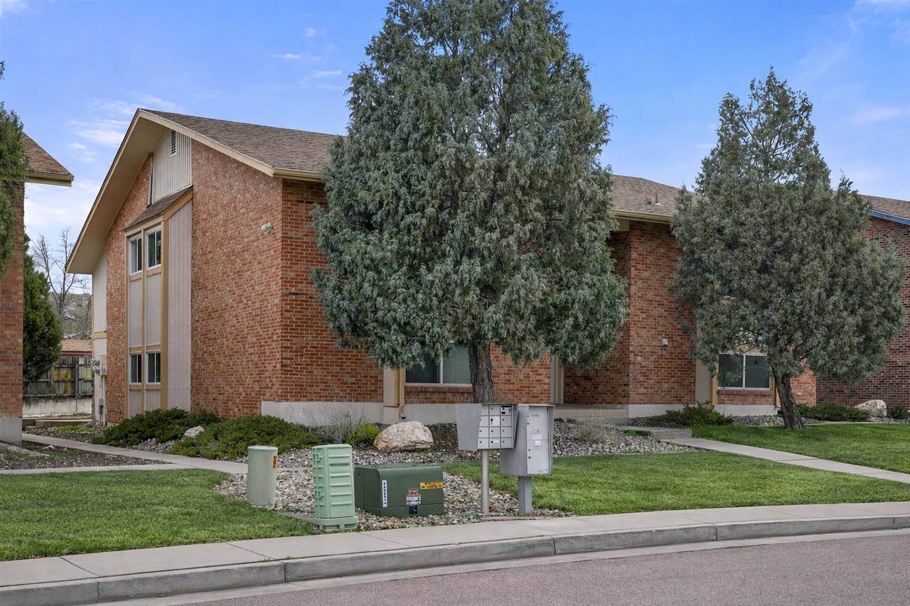 995 Holli Springs Lane - Photo 3 of 3