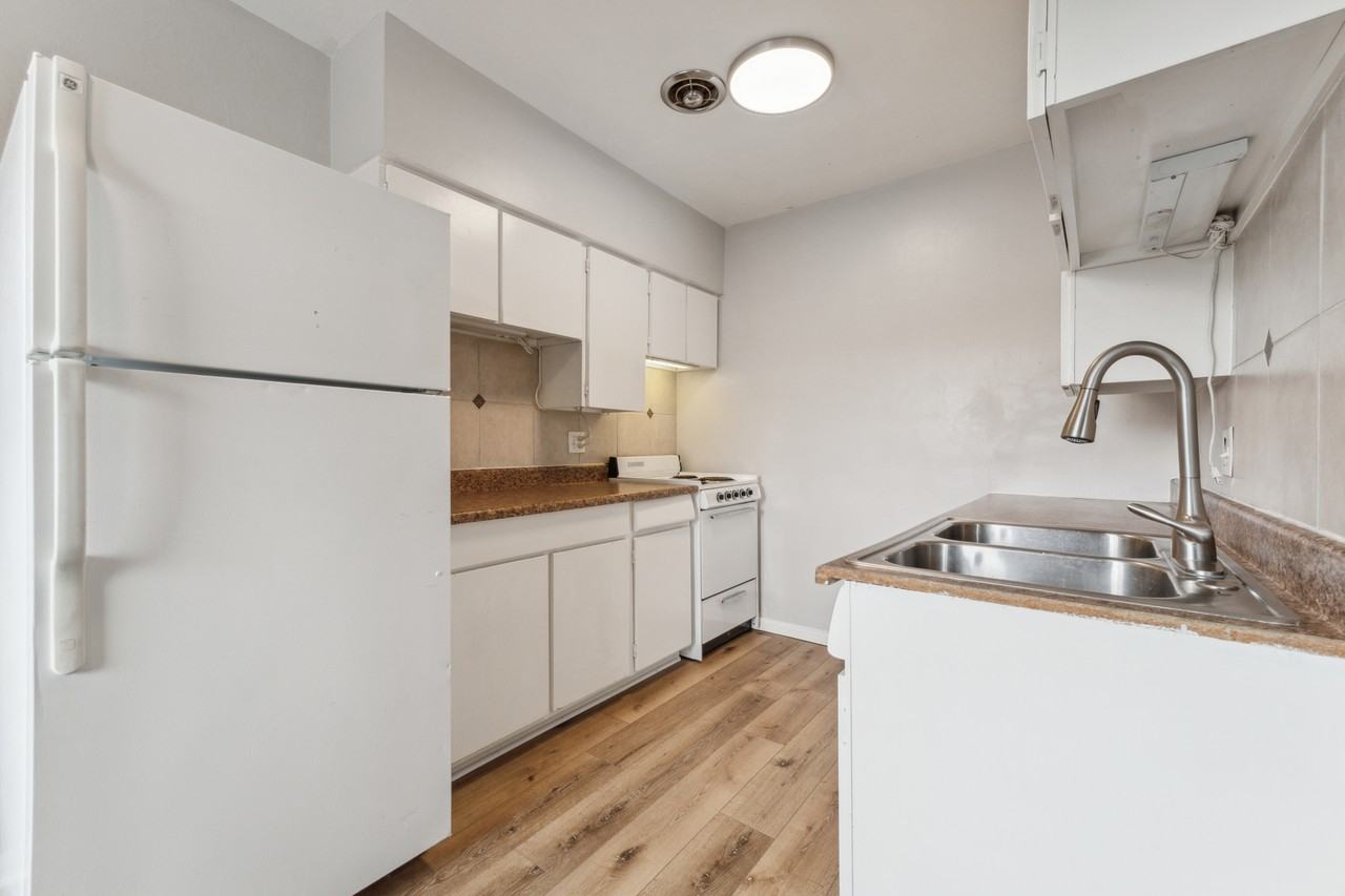 2451 S Gaylord ST - Photo 4 of 14